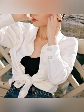 Petite Studio NWT Valeria Blouse Ivory SuggyL Collab Back Pleats Puff Sleeves